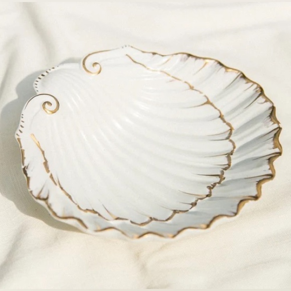 Gold trim shell dish